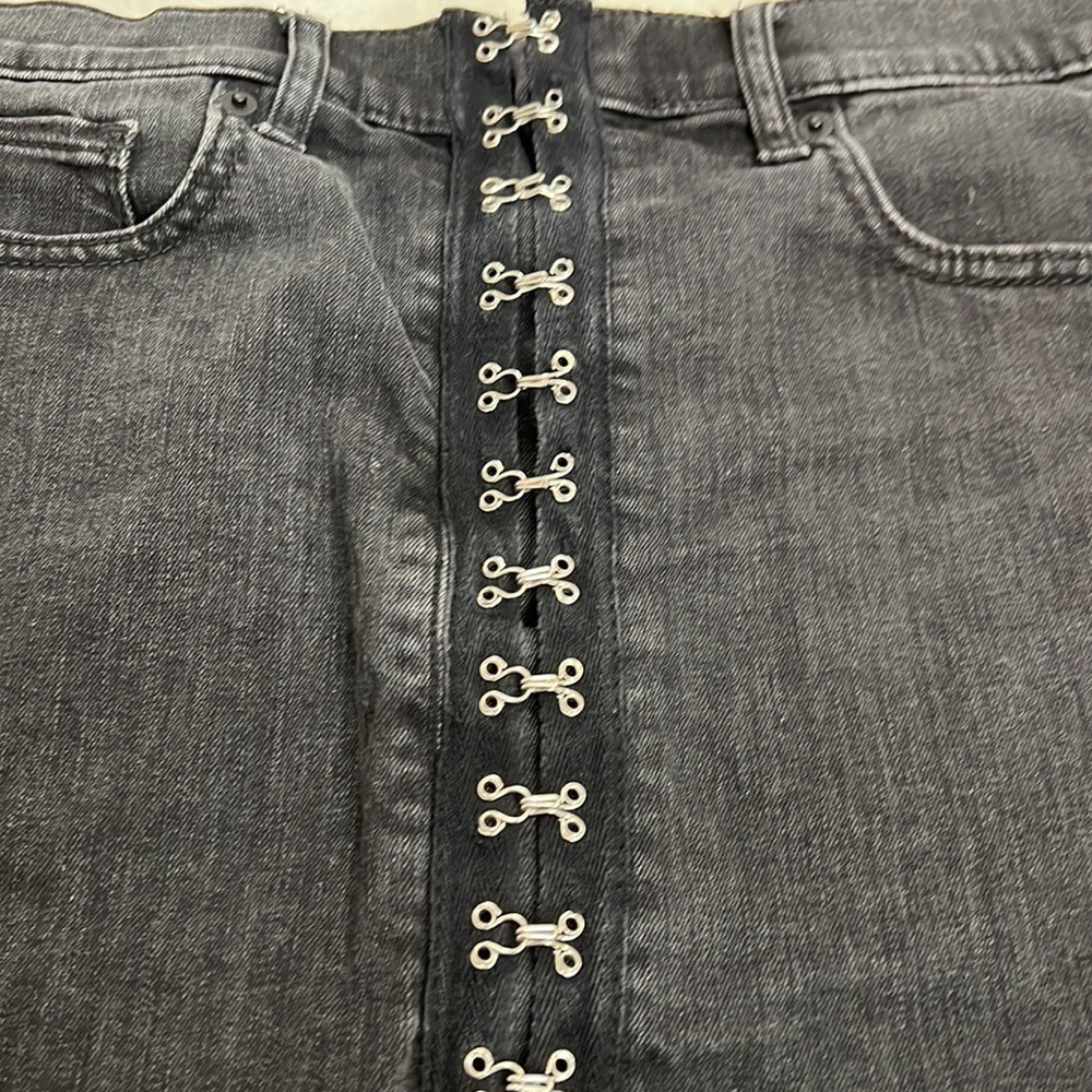 Express black jean mini skirt hook and eye close distressed hem size 2 - Picture 3 of 13